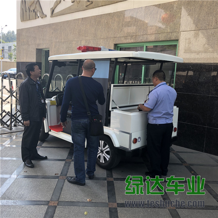 东莞市光明中学向绿达车业采购四轮电动巡逻车