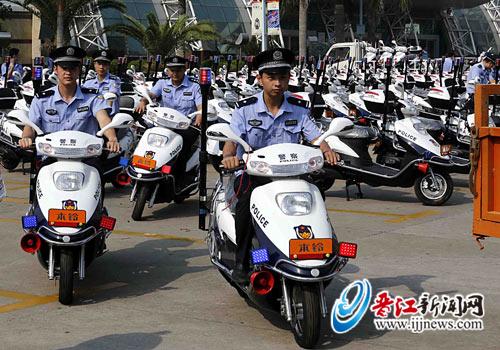 福建晋江“一村一警”警用电动车将覆盖三百多